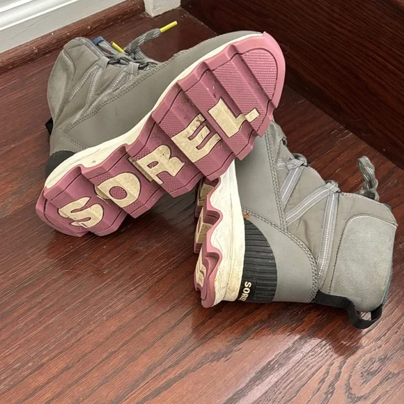 Sorel Gray Kinetic Sport Sneaker Boots with Yellow Highlights - Picture 4 of 4